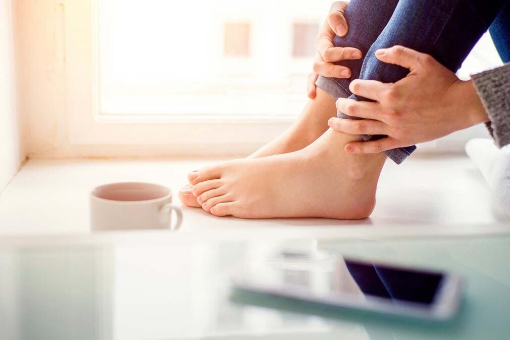 La mycose des ongles des pieds peut être traitée à la maison